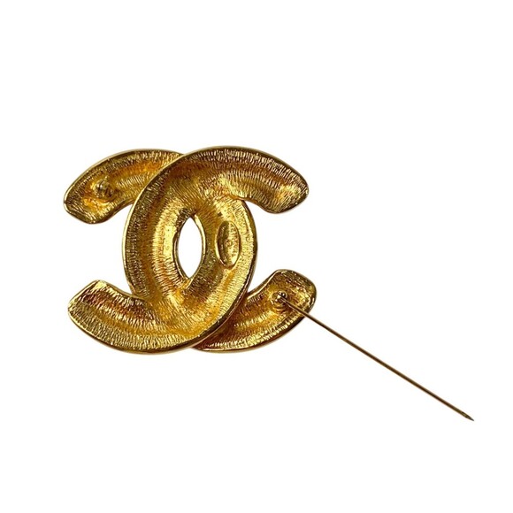 CHANEL Gold Logo Brooch - Picture 5 of 6